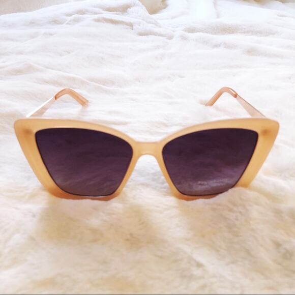 Hannah Clear Pink Oversized Cat Eye Sunglasses - Picture 4 of 10